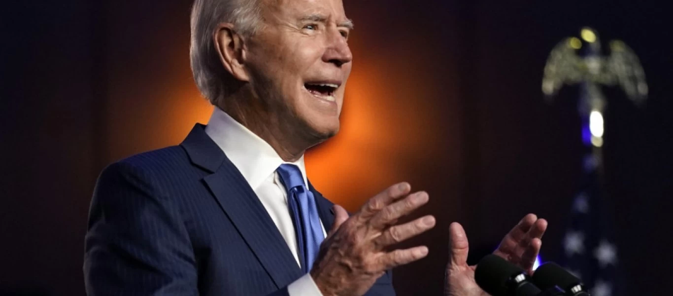 Ο Τ.Μπάιντεν κάνει ότι ο Ν.Τραμπ και ετοιμάζεται να στείλει επιταγές στους Αμερικανούς στα σπίτια τους